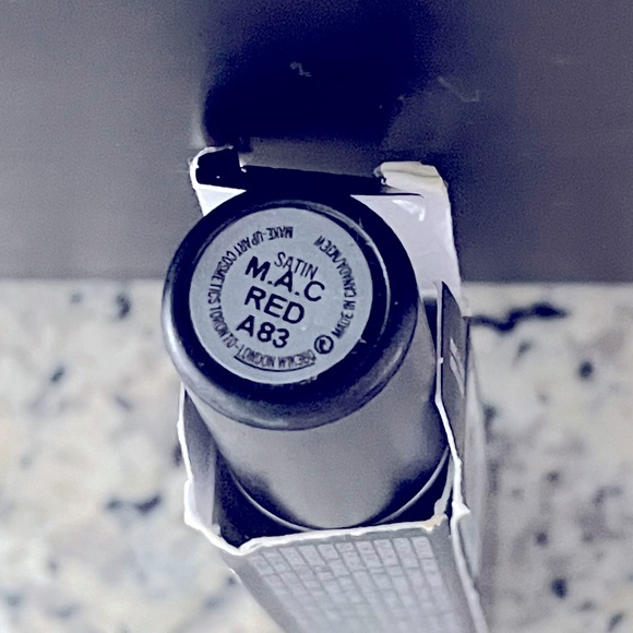 MAC New Satin Red lipstick New in box! NWT. Shade A83 - Picture 4 of 4